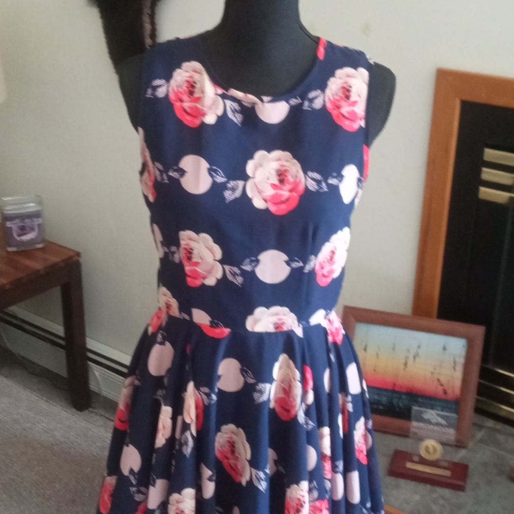 Floral pattern blue dress great condition - Picture 2 of 6